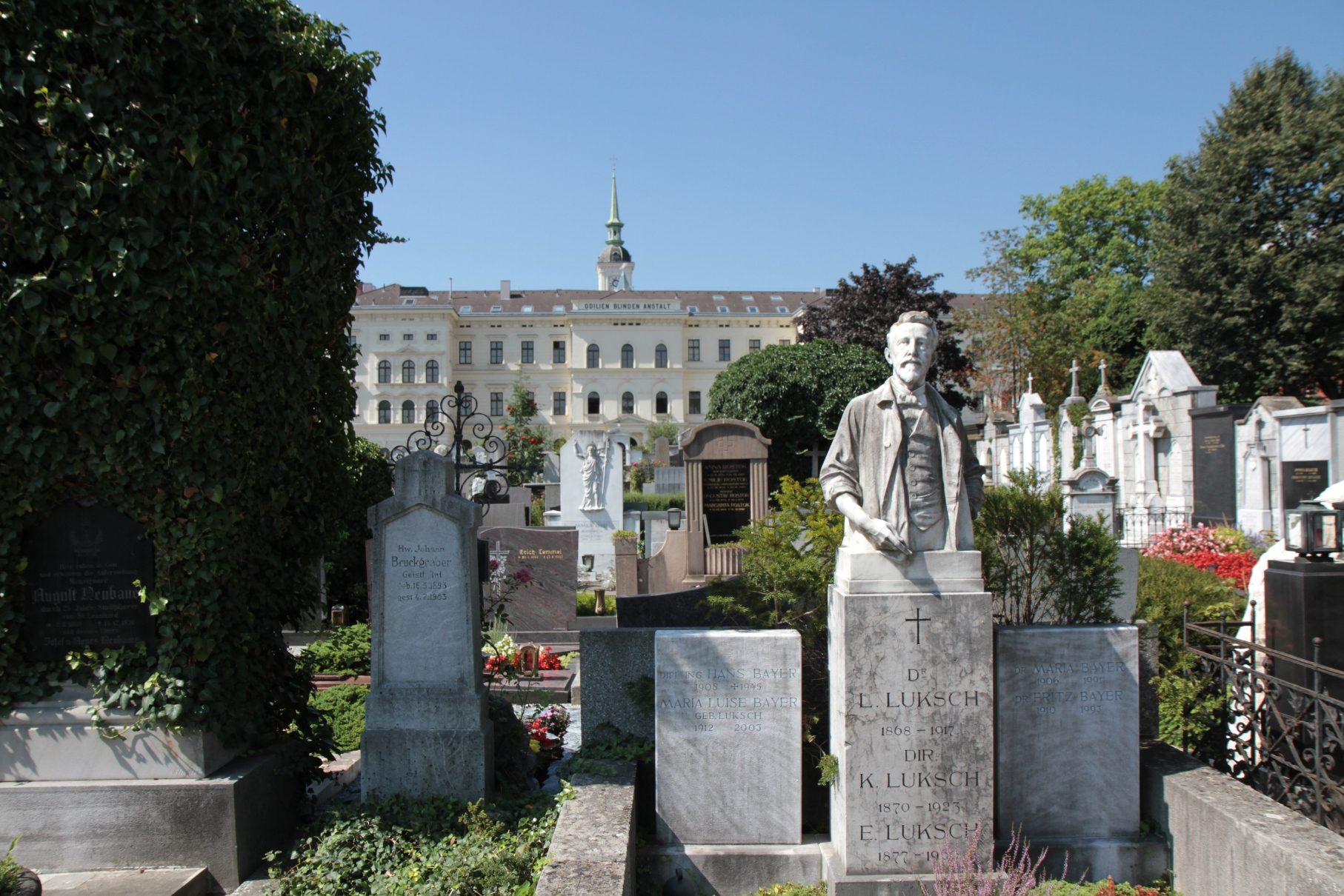 Ludwig%20Luksch%27s%20tomb%2C%20Leonhardfriedhof%2C%20Graz%20-%2002.JPG